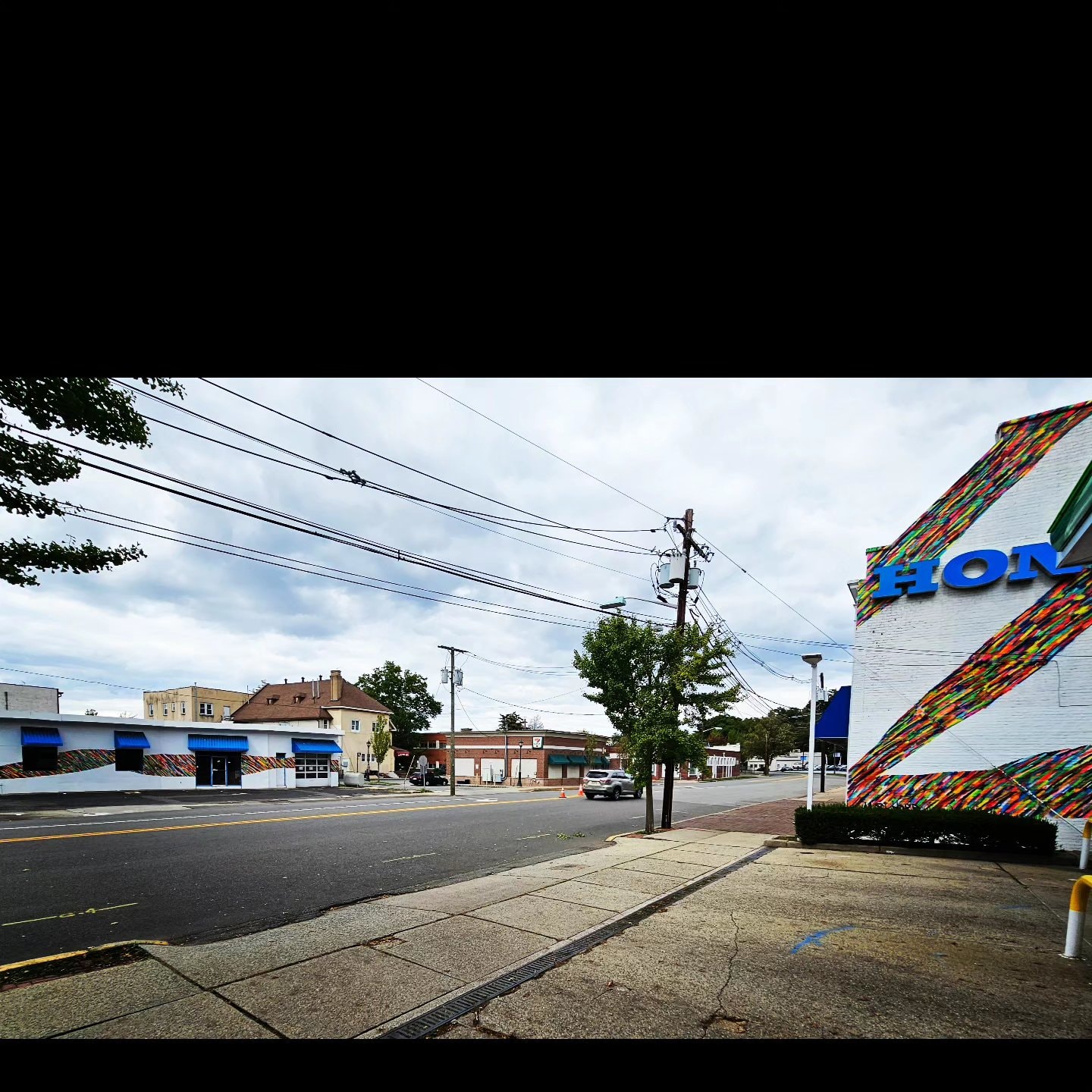 Da Race - Honda dealership street view with mural